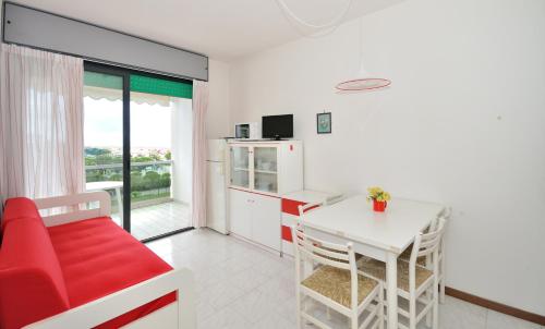 One Bedroom Apartment image 3