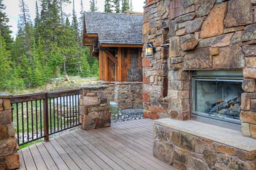Bear Den Lodge
