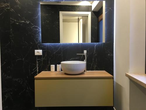 One-Bedroom Apartment - Via Sant'Alessio 30 image 6