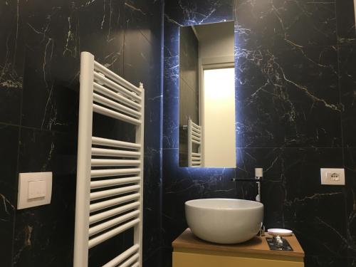 One-Bedroom Apartment - Via Sant'Alessio 30 image 5