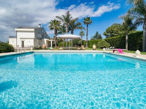  Ufra Villa Sleeps 10 Pool Air Con WiFi, Pension in Modica