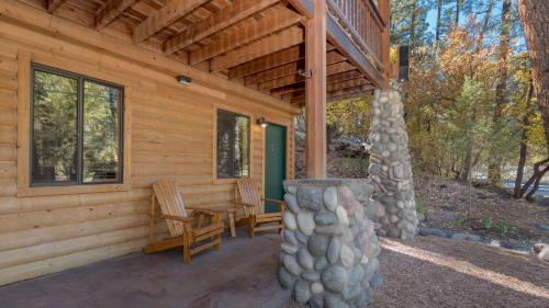 Upper Canyon Inn & Cabins