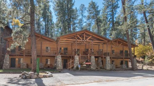 Upper Canyon Inn & Cabins