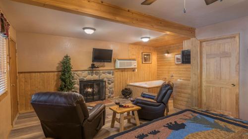 Upper Canyon Inn & Cabins