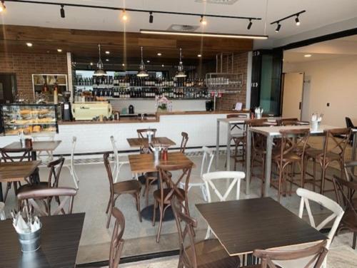 บริการและสิ่งอำนวยความสะดวก, เอสเซนซ์ สวีท ทาริงกา (Essence Suites Taringa) in ทูวอง