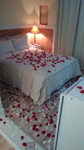 1 queen bed, 1 sofa bed