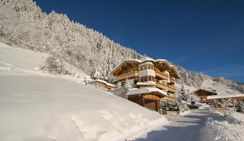 Three-Bedroom Apartment with Balcony