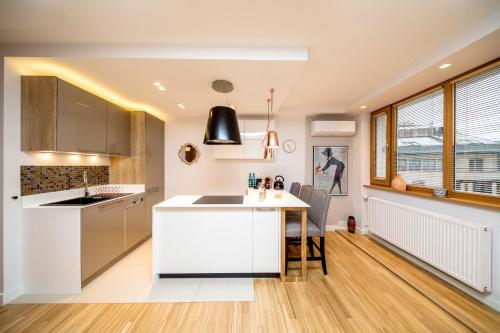 Golden Apartment with Air Condition by Your Freedom, Varšava (fotografie 3)