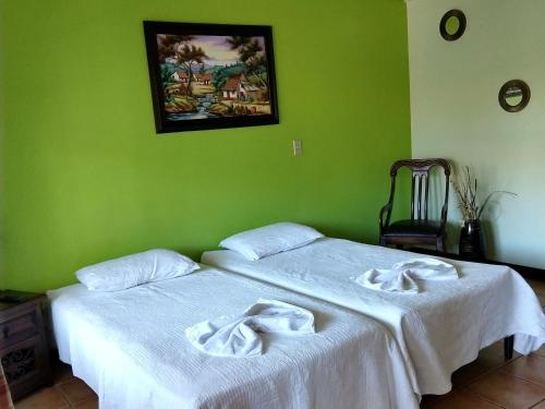 Dos Palmas Studio Apartments in Алахуела