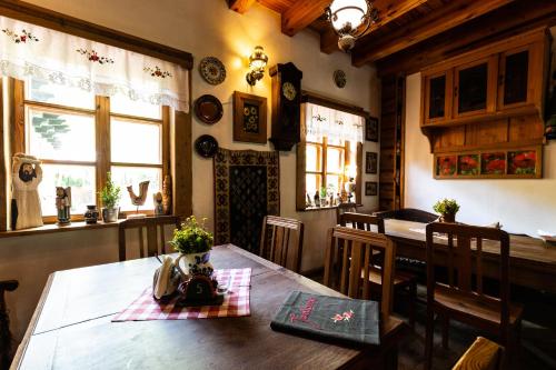 Ресторан, Oberża pod Złotym Prosiakiem (Oberza pod Zlotym Prosiakiem) in Неборув