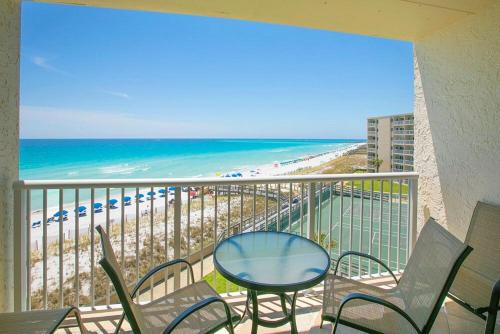 Holiday Surf & Racquet Club 523
