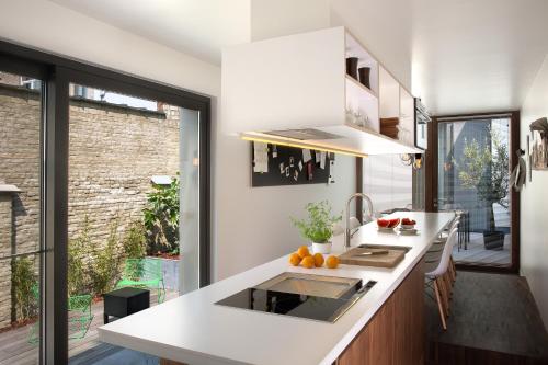 Shared lounge/TV area