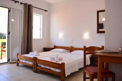  Raph´s Studios-Apts By The Sea in Agia Marina