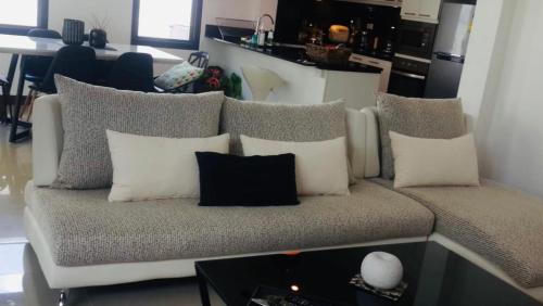 3BR House near Beach&Laguna by John ( 3BR House near Beach&Laguna by John )