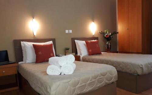 2 twin beds
