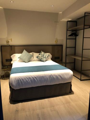 HOTEL TORRENT - image 2