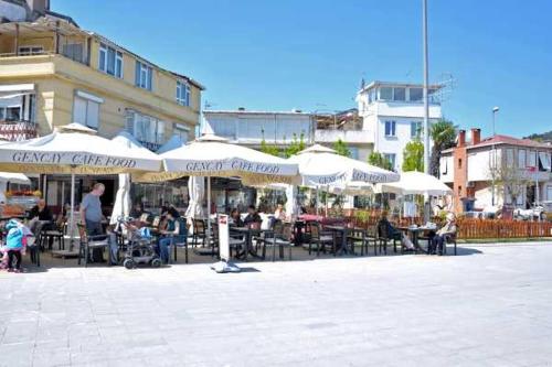 Heybeli Butik Hotel Ideally located in the Heybeliada area, Heybeli Hotel promises a relaxing and wonderful visit. Offering a variety of facilities and services, the property provides all you need for a good nights slee