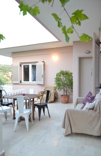  Peaceful House Loutraki Village in 73014 Loutrákion