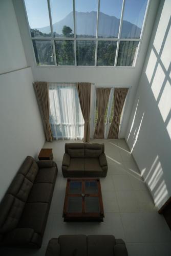 VILLA AKIRA, Mountain View Getaway