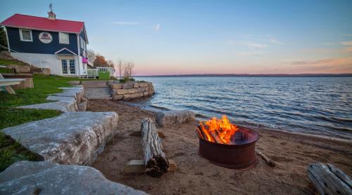 Strand, Greystone on Golden Lake in Barrys Bay (ON)