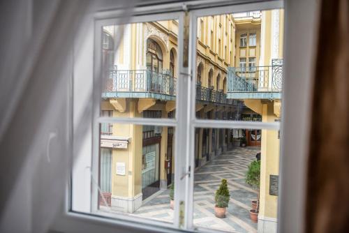  Király Str Apartman with free parking in Pécs