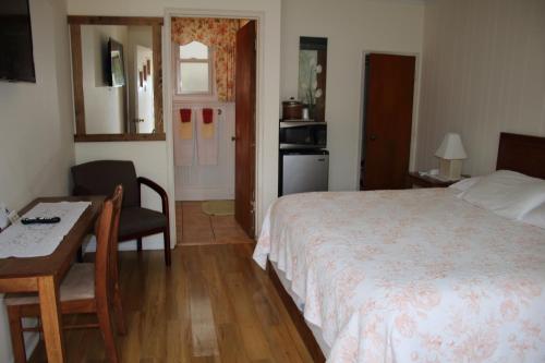 Carolina Country Inn - image 2