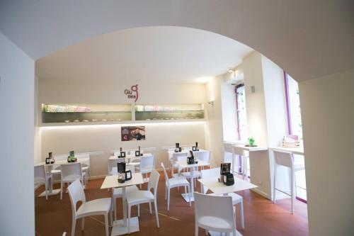 Sarzana's Rooms 2