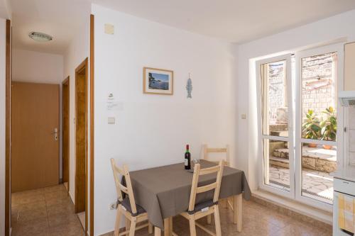 One-Bedroom Standard Apartment image 10