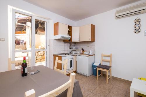 One-Bedroom Standard Apartment image 9