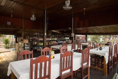 レストラン, Chanhthida Guesthouse and The River Front Restaurant in ドン コーン