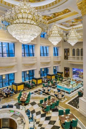 Restaurant, Howard Johnson Plaza by Wyndham Ningbo in Fenghua District