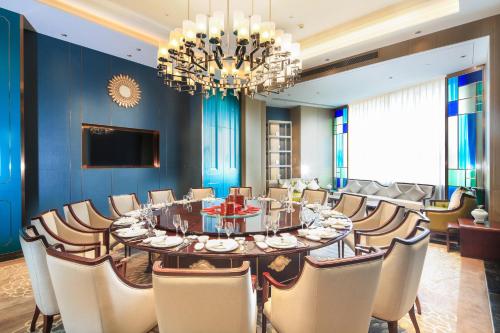 مطعم, Howard Johnson Plaza by Wyndham Ningbo in Fenghua District