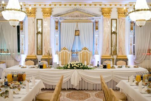 Hotel Książę Poniatowski – Wólka Kosowska, MN