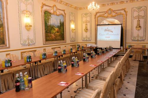 Hotel Książę Poniatowski – Wólka Kosowska, MN