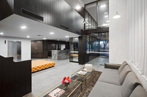 Előcsarnok, Quest NewQuay near ArtVo