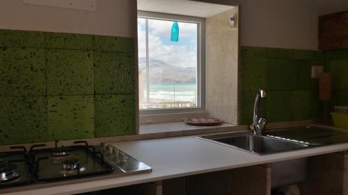 廚房, Elios casevacanze sulla spiaggia in 阿爾卡莫