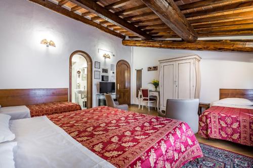 4 twin beds