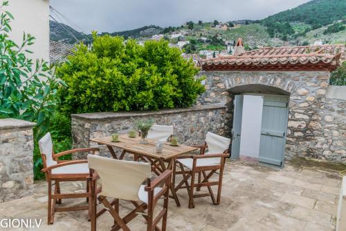 Angeliko's Vourgaris stone house