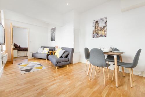 Central & Clifton Apartment - Simply Check In, , Bristol