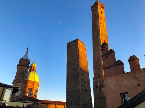 Asinelli Panoramic Rooftop, In front of the Two Towers