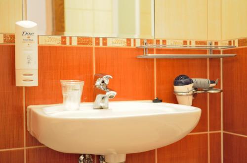Single Room image 8