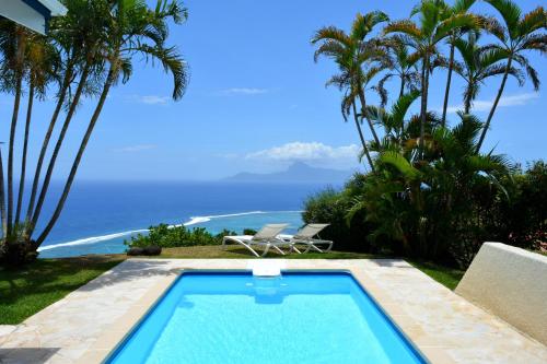 B&B Punaauia - Villa Tiare - Tahiti - breathtaking view pool & garden - up to 7 pers - Bed and Breakfast Punaauia