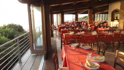 Restoran, Hotel Corsaro Nero in Portu Maga