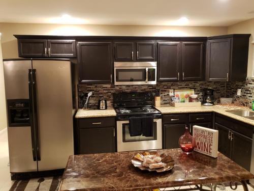 Beautiful 3 bed/2 Bath Cozy Get Away Home