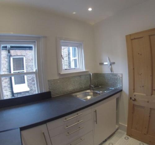 Picture of Park View - Recently Refurbished 2 Bedroom Flat