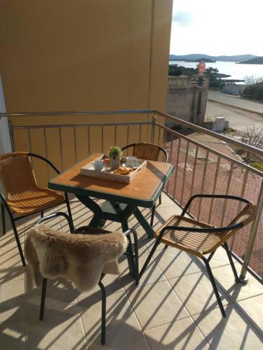 Erkély/terasz, Apartman eva in Kukljica