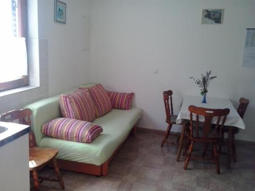 Apartments by the sea Pisak Omis - 16411 - image 7