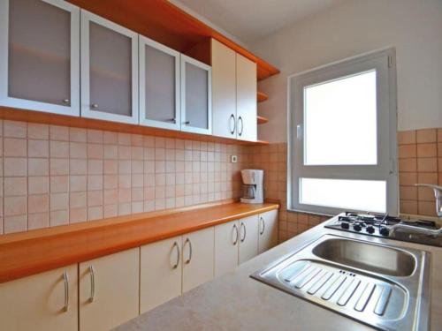 Two-Bedroom Apartment with Balcony and Sea View image 1