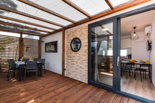 Apartments with WiFi Pirovac Sibenik - 16443