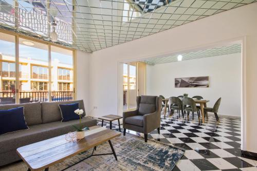 Bespoke Residences - 3 Bedroom Waikiki Townhouses - image 12
